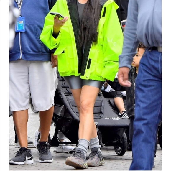 Yeezy Mauve 700 NWT Authentic! | Sz 8 - Picture 4 of 8